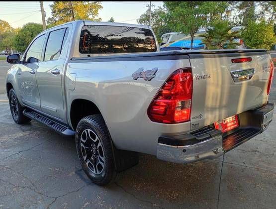 TOYOTA HILUX 2.8 D-4D TURBO DIESEL CD SRV 4X4 AUTOMÁTICO